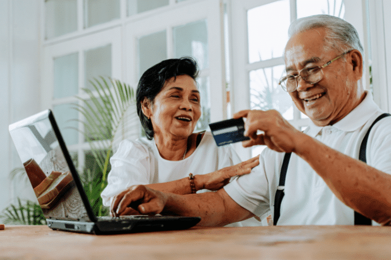 Un couple senior faisant ses courses en ligne | CDAP Demandez-nous n'importe quoi Séance Business Link