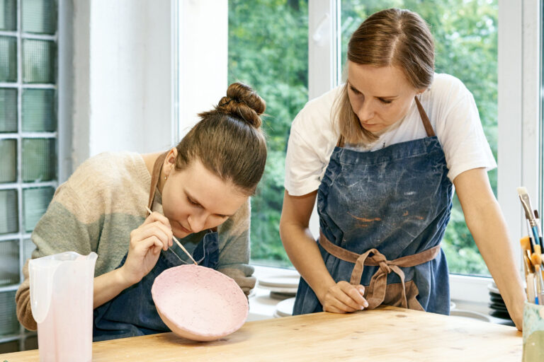 From Side Hustle to Full-Time: What Alberta Entrepreneurs Need to Know 